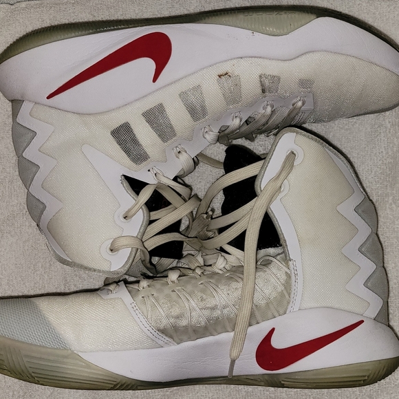 NIKE Women's size 9.5 white/red high top Basketball Shoes - Picture 12 of 15
